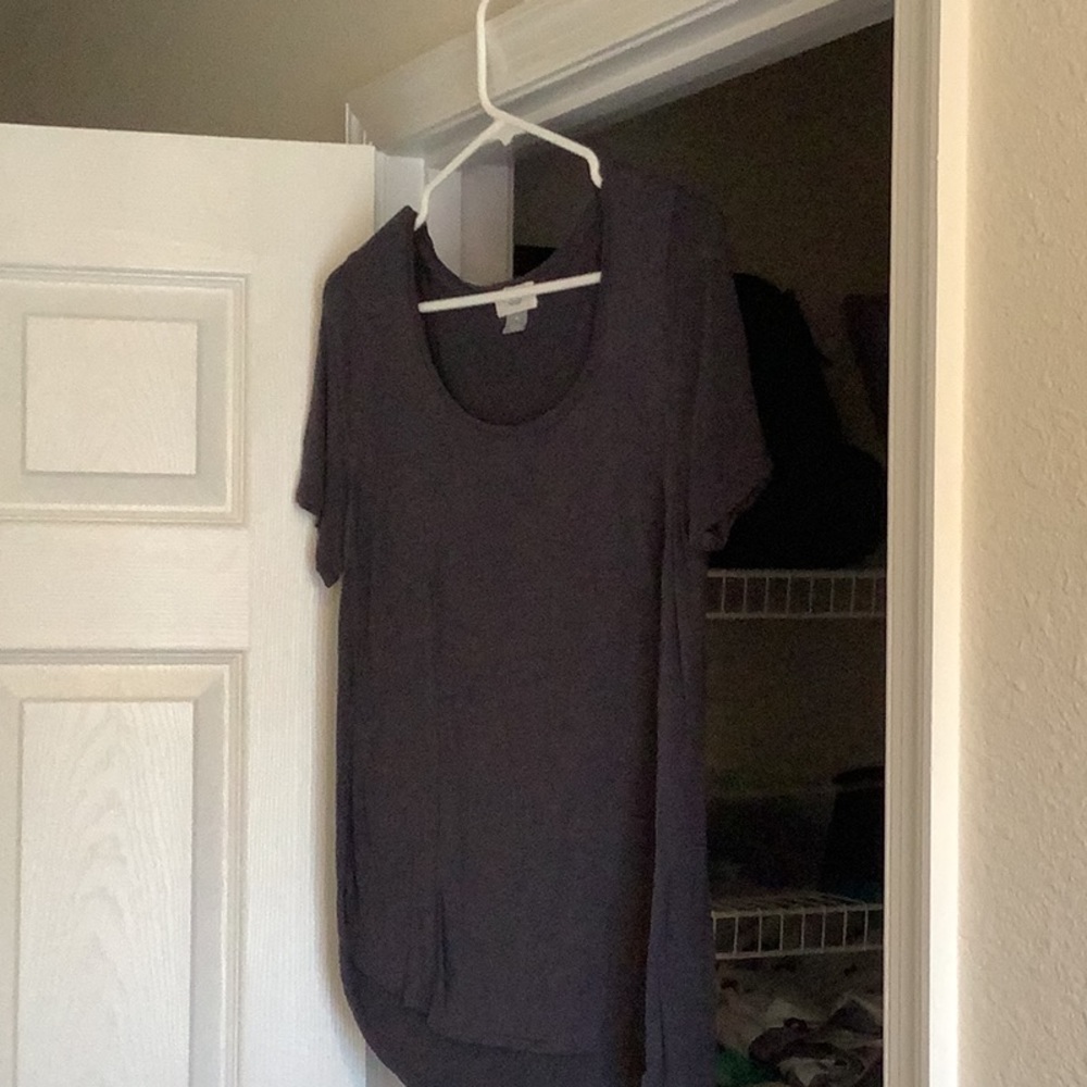 Med gray old navy tee